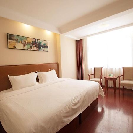 Greentree Inn Hainan Haikou East Train Station East Fengxiang Road Business Hotel מראה חיצוני תמונה