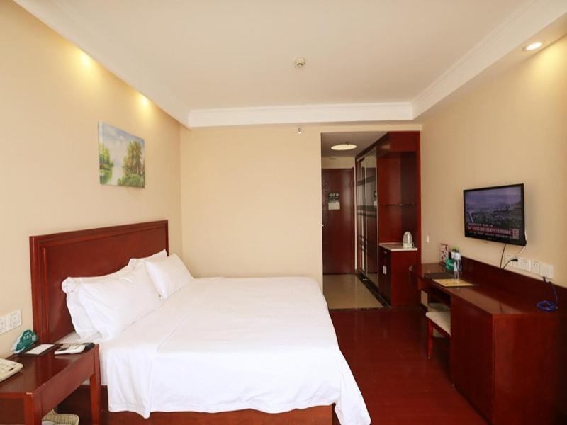 Greentree Inn Hainan Haikou East Train Station East Fengxiang Road Business Hotel מראה חיצוני תמונה