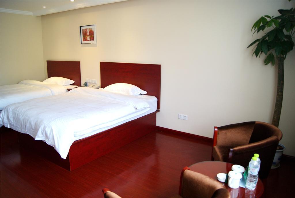 Greentree Inn Hainan Haikou East Train Station East Fengxiang Road Business Hotel מראה חיצוני תמונה