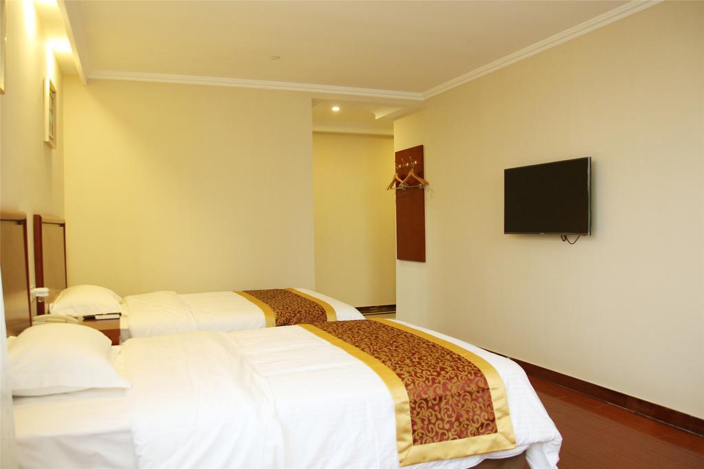Greentree Inn Hainan Haikou East Train Station East Fengxiang Road Business Hotel מראה חיצוני תמונה