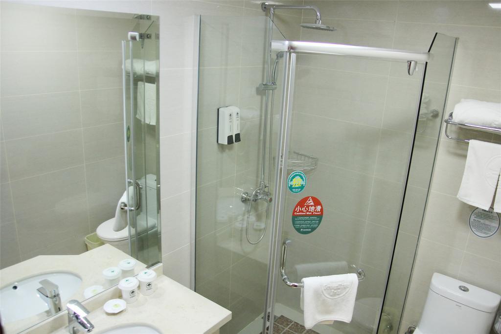 Greentree Inn Hainan Haikou East Train Station East Fengxiang Road Business Hotel מראה חיצוני תמונה