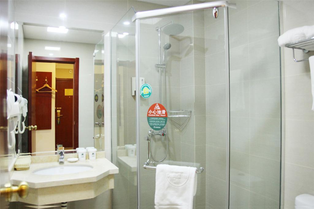 Greentree Inn Hainan Haikou East Train Station East Fengxiang Road Business Hotel מראה חיצוני תמונה