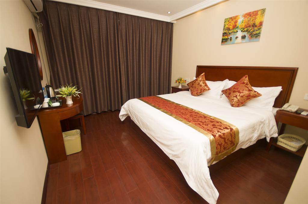 Greentree Inn Hainan Haikou East Train Station East Fengxiang Road Business Hotel מראה חיצוני תמונה